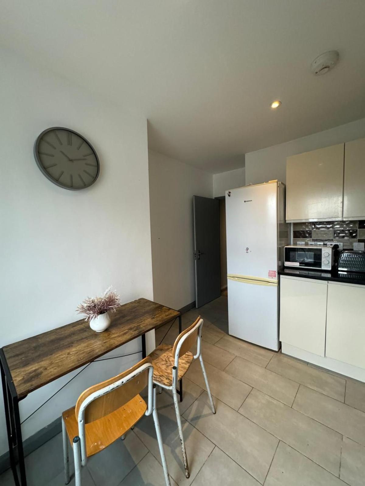 2 Bedroom Flat In Euston 2 Mins Away From Station, No Lift London Exterior photo