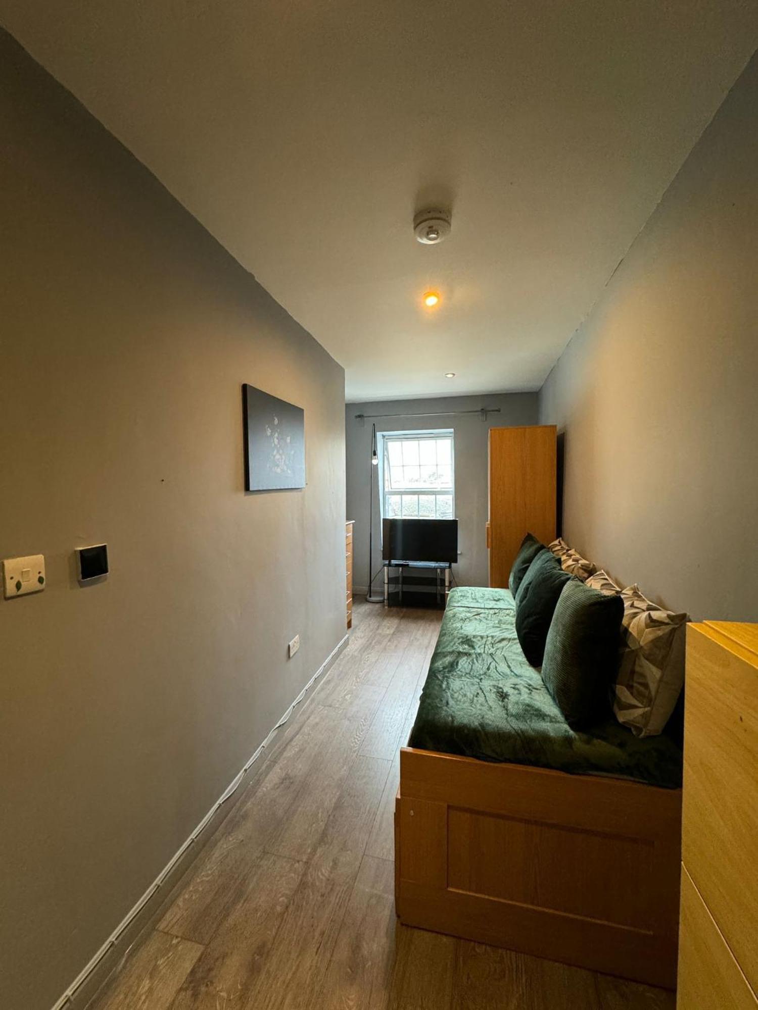 2 Bedroom Flat In Euston 2 Mins Away From Station, No Lift London Exterior photo